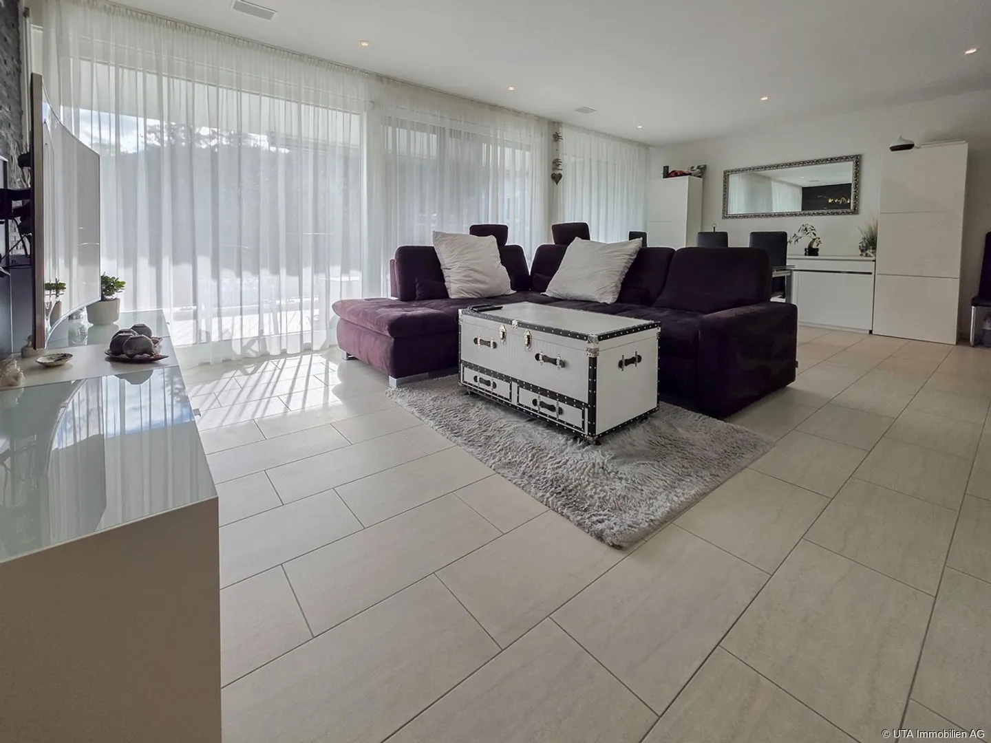 Tasteful Living or Investment Property - Photo 3 of 11