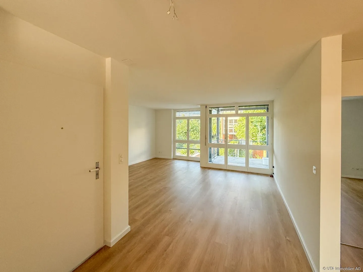 Helle Wohnung mit modernem Standard - Foto 3 von 12