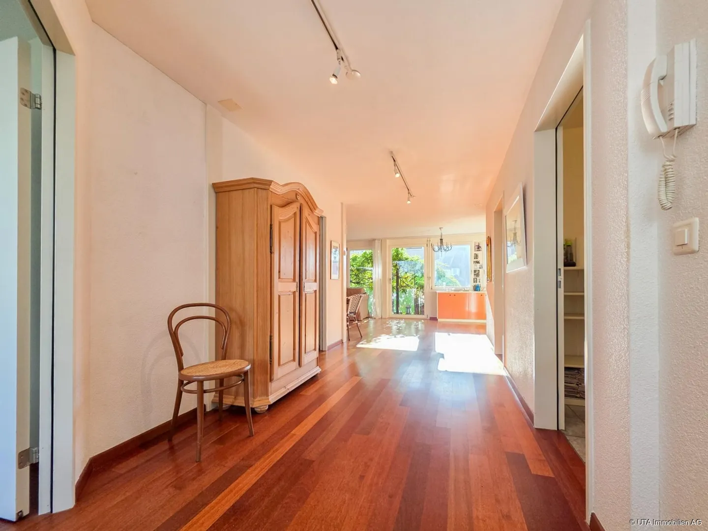 Sonnige, grosszügige Wohnung mit Balkon-Oase an ruhiger Lage - Foto 3 von 12