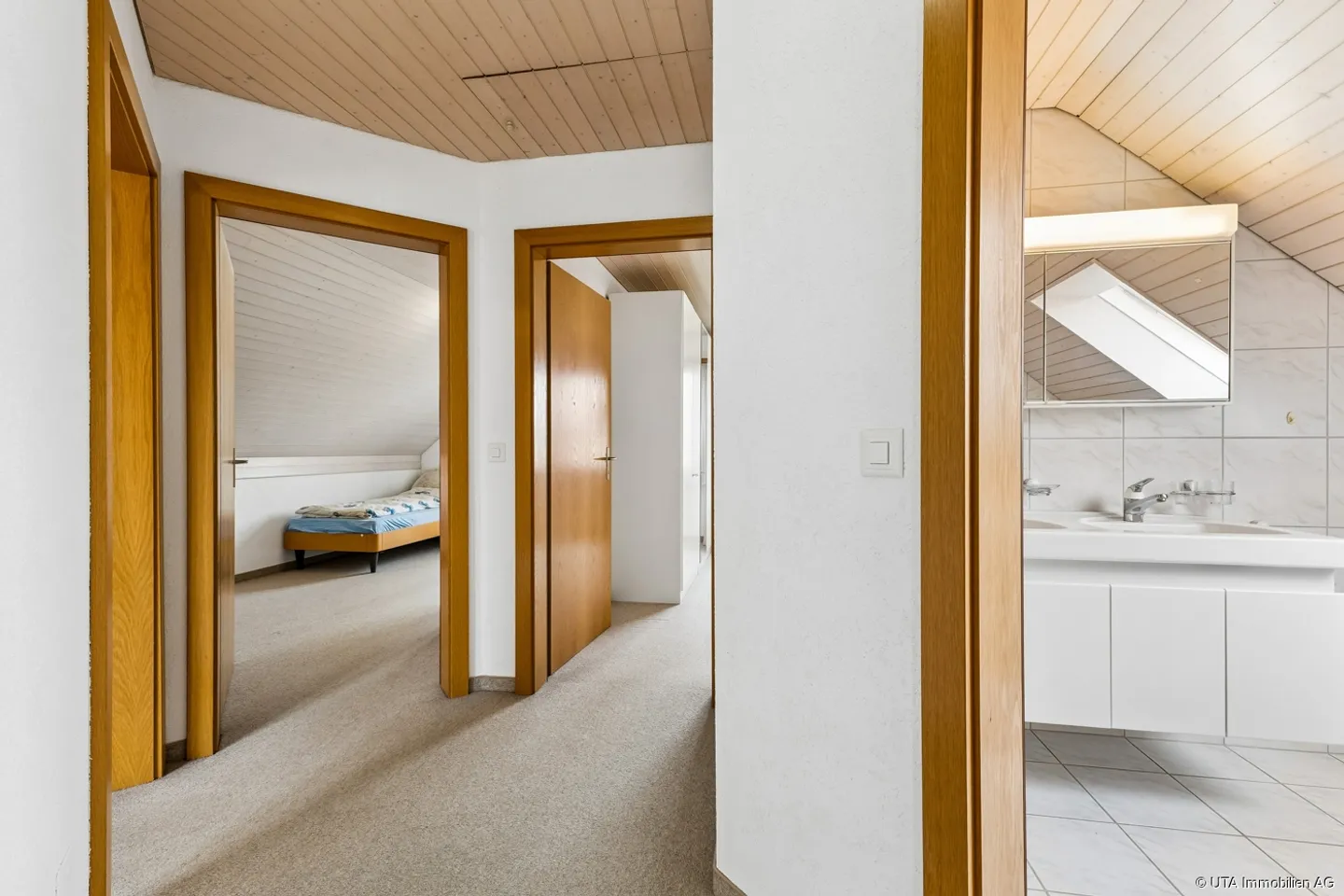 Well-maintained single-family house in a quiet neighborhood - Photo 12 of 13