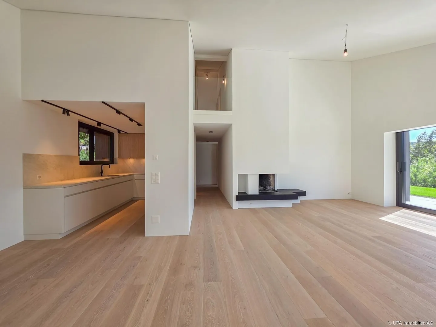 Completely renovated, spacious and modern with sensational views - Photo 7 of 13