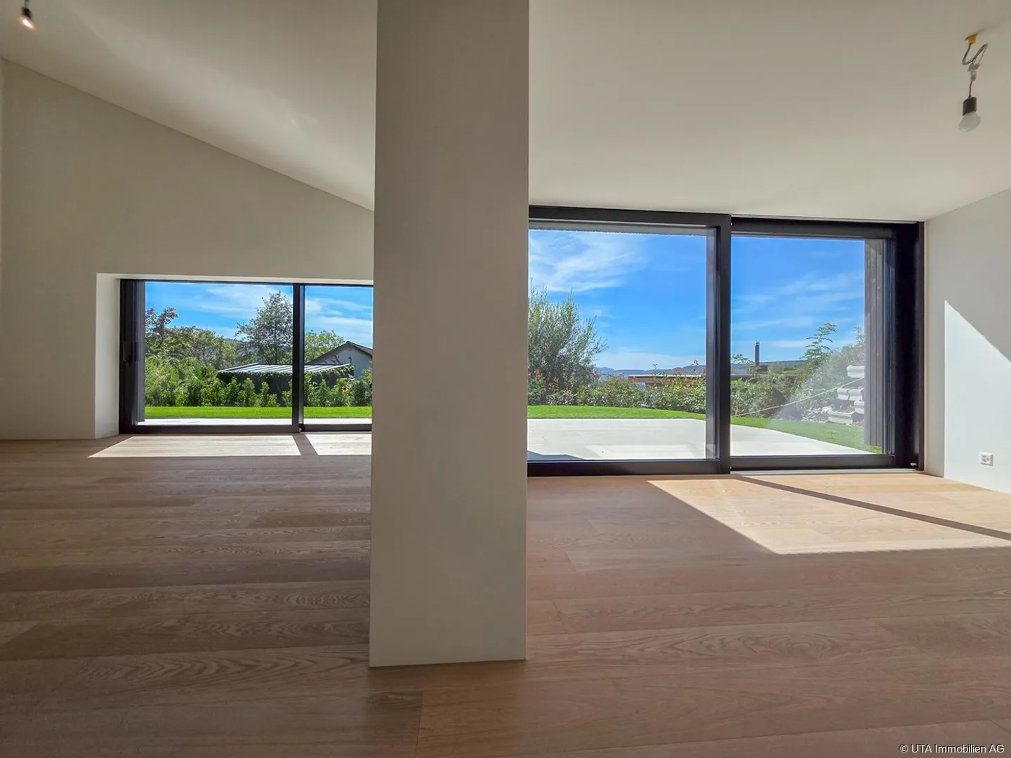 Completely renovated, spacious and modern with sensational views - Photo 9 of 13