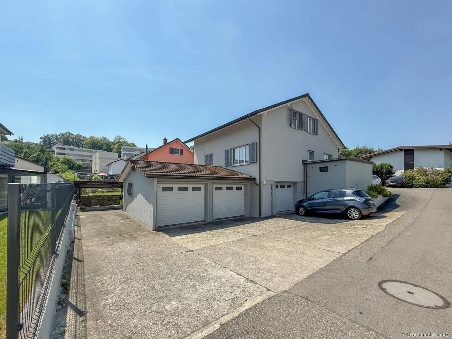 Quiet neighborhood location with garden paradise and development potential - Photo 6 of 10