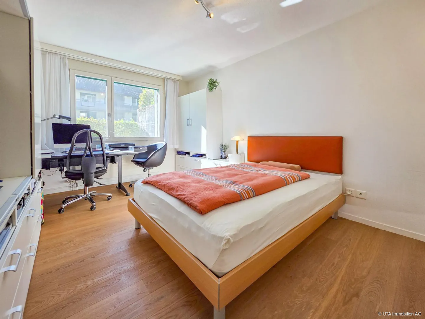 Maison confortable et calme avec des espaces de sièges ensoleillés dans un emplacement privilégié - Photo 11 sur 13