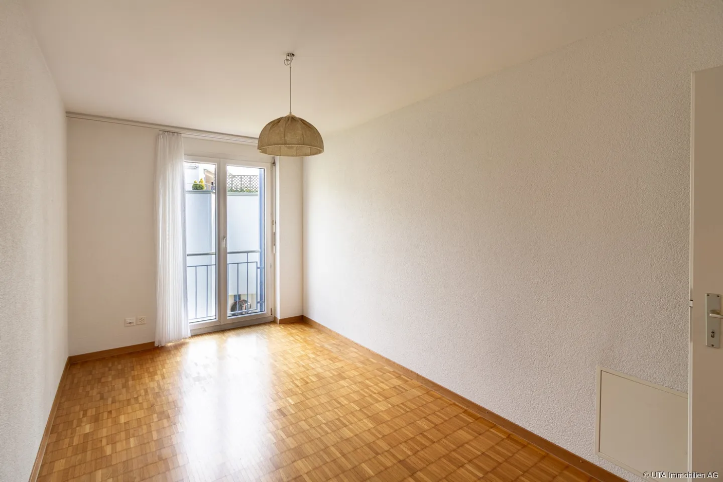 4-room apartment in a central residential location, also ideal as an investment - Photo 6 of 11