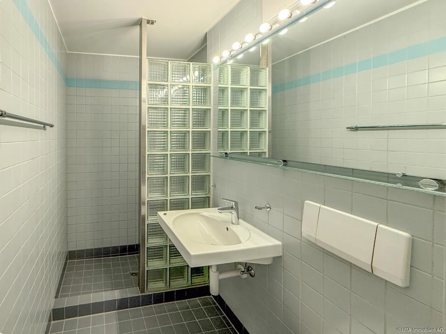 Helle Wohnung mit modernem Standard - Foto 9 von 12