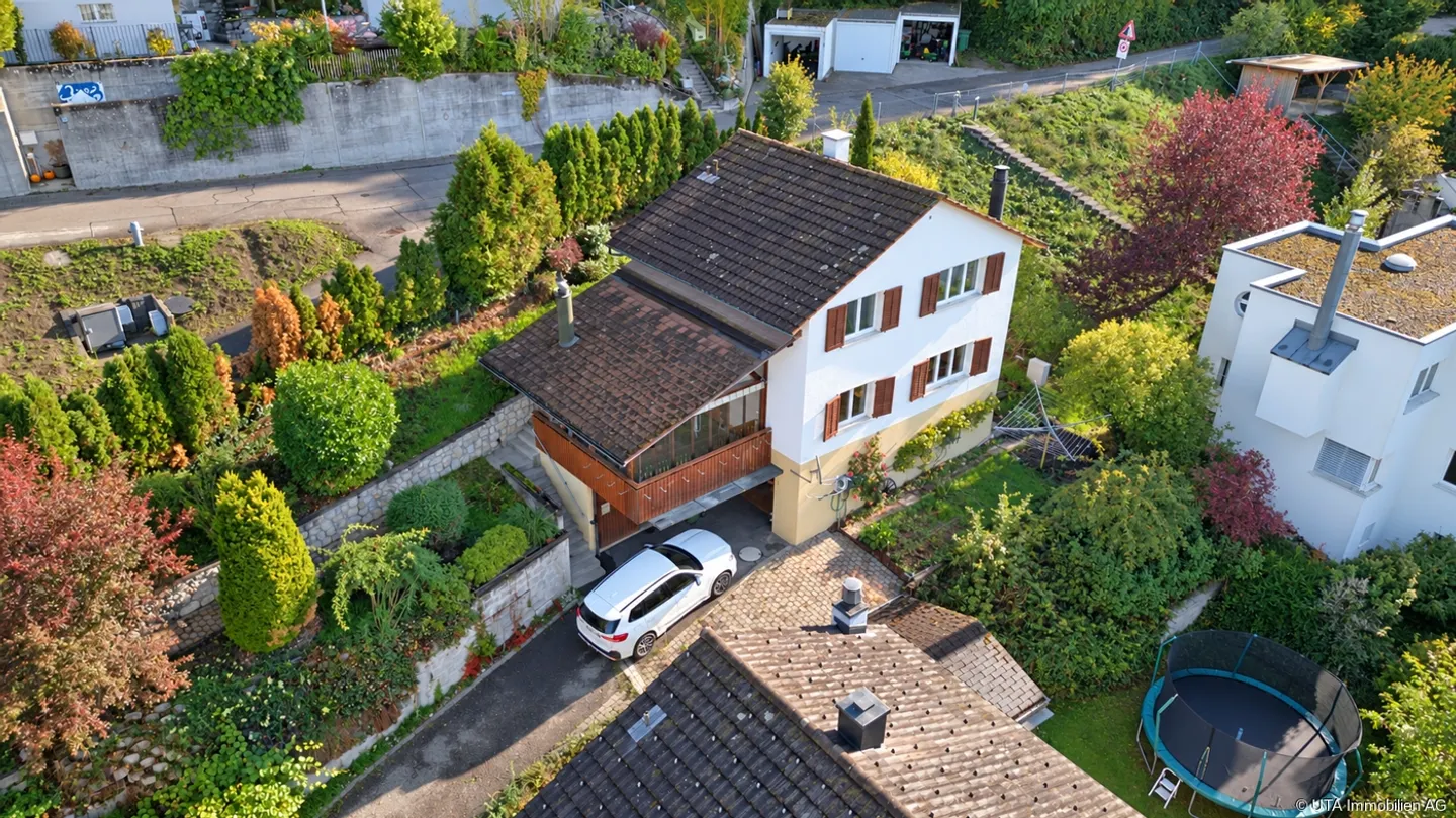 Einfamilienhaus mit traumhaftem Ausblick und Umbaupotential - Foto 13 di 13