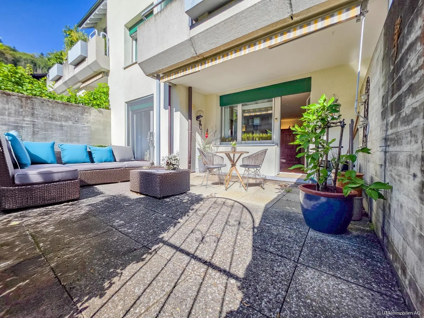 Maison confortable et calme avec des espaces de sièges ensoleillés dans un emplacement privilégié - Photo 1 sur 13