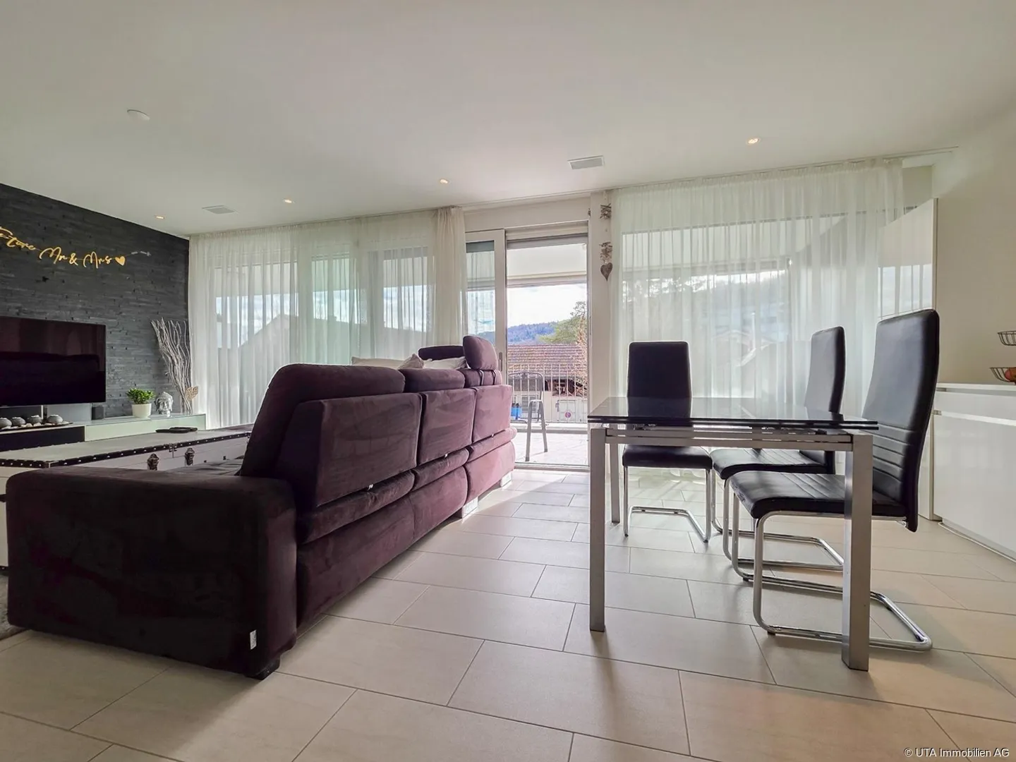 Tasteful Living or Investment Property - Photo 4 of 11