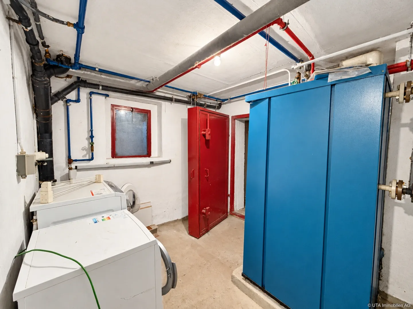Einfamilienhaus mit traumhaftem Ausblick und Umbaupotential - Foto 11 di 13