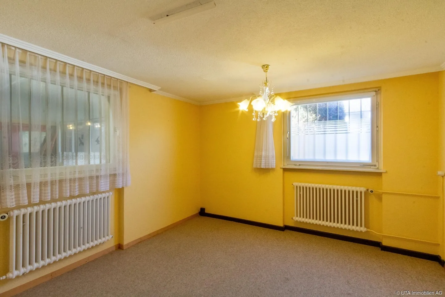 Single-family house with workshop and storage areas, ideal for living and working - Photo 3 of 13