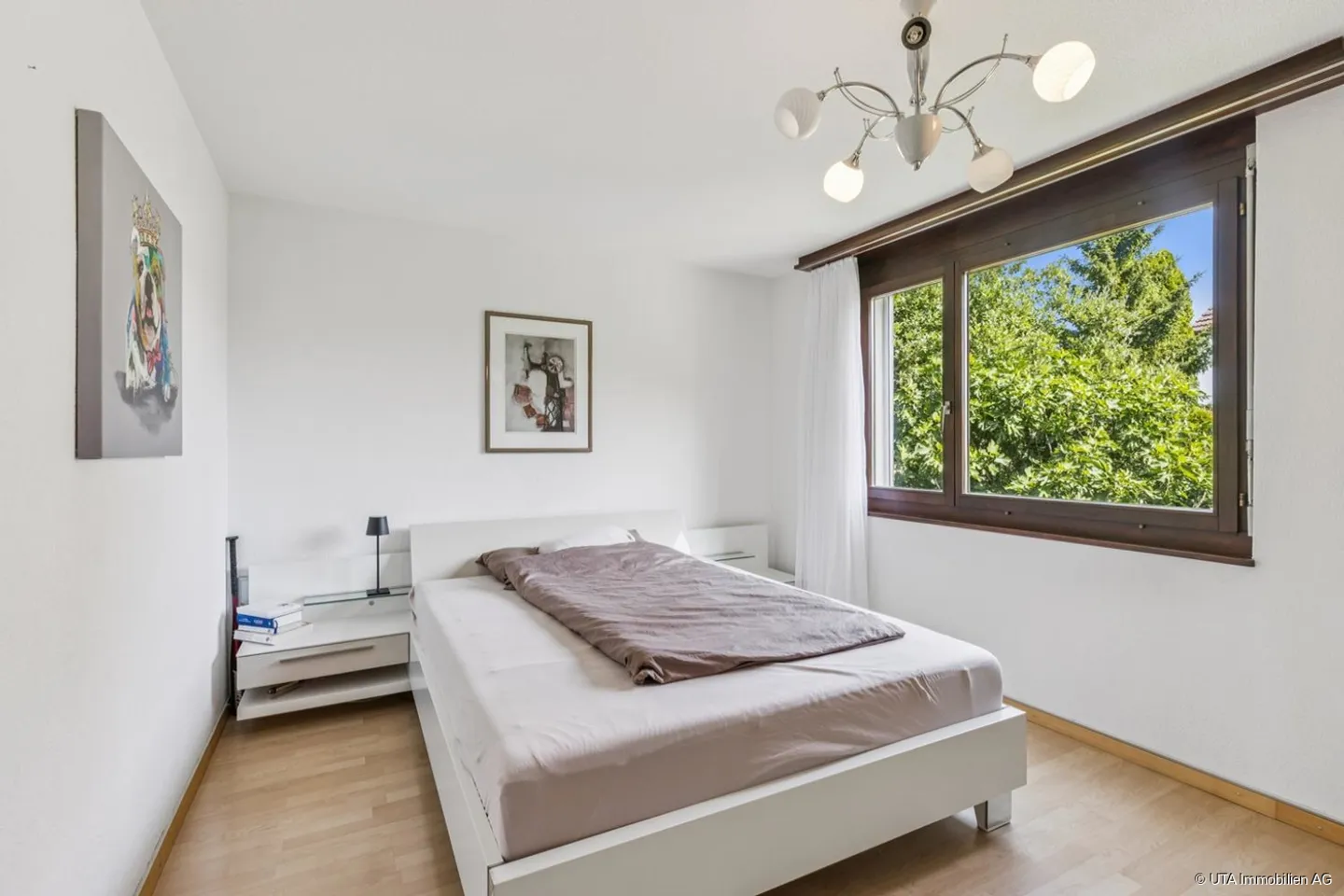 Casa a schiera angolare adatta alle famiglie con giardino mediterraneo - Foto 8 di 13