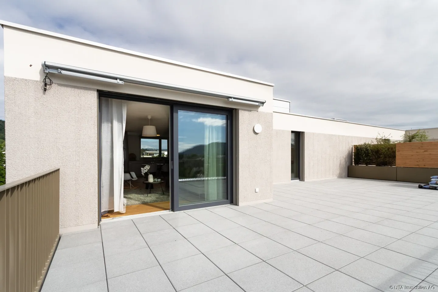 2.5-room new penthouse apartment with a dream terrace, ready to move in - Photo 1 of 12
