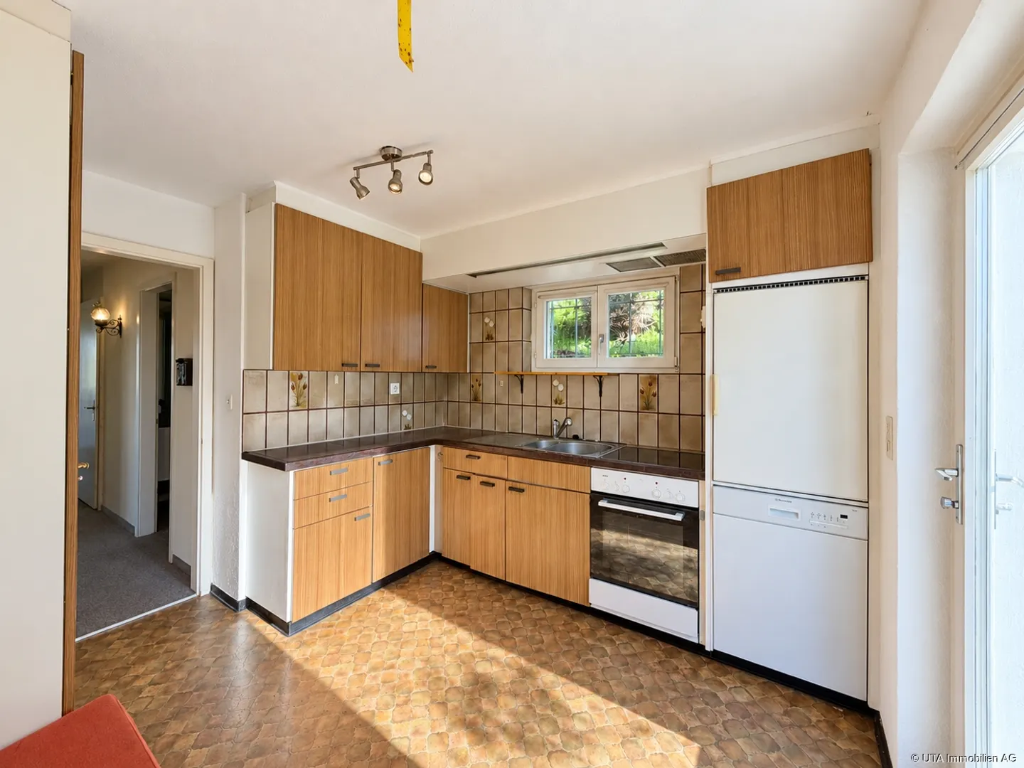 Einfamilienhaus mit traumhaftem Ausblick und Umbaupotential - Foto 3 di 13