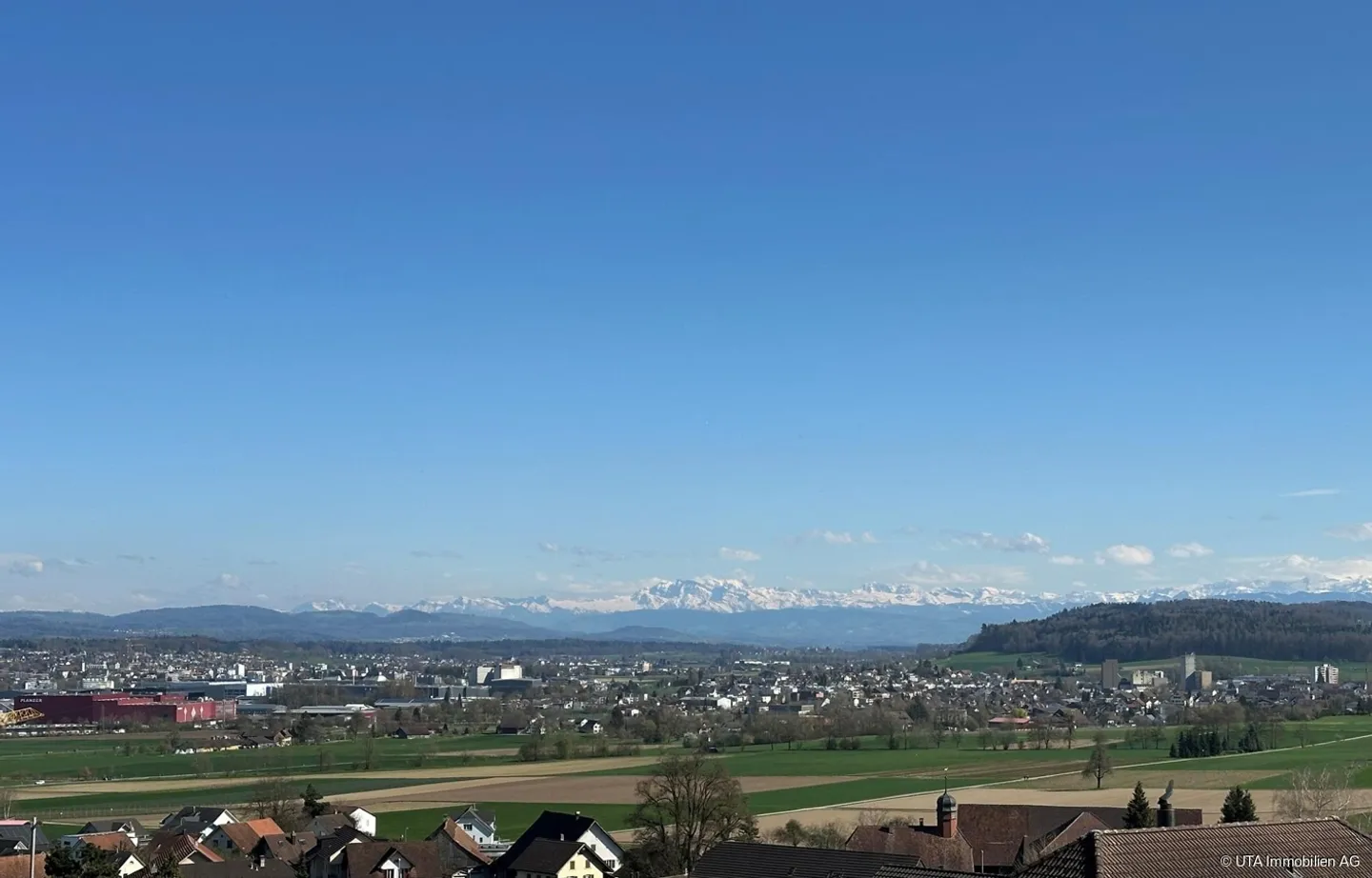 Exclusive Living Experience with a View - Photo 4 of 11