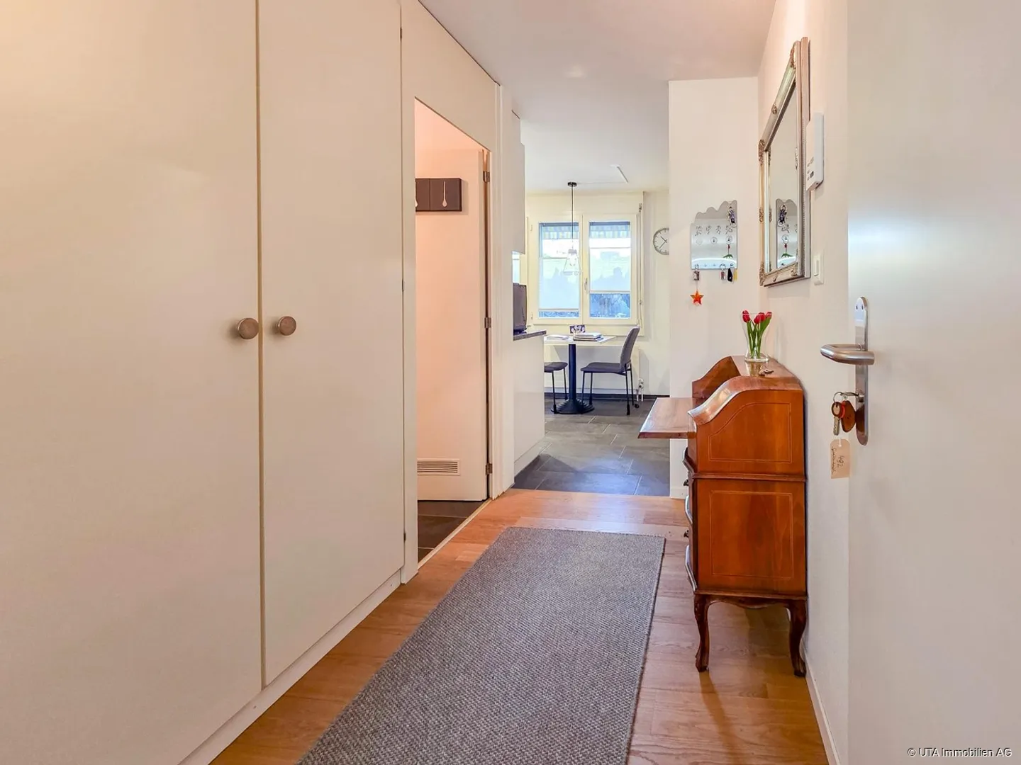 Top modern apartment with 2 seating areas + additional hobby room - Photo 7 of 13