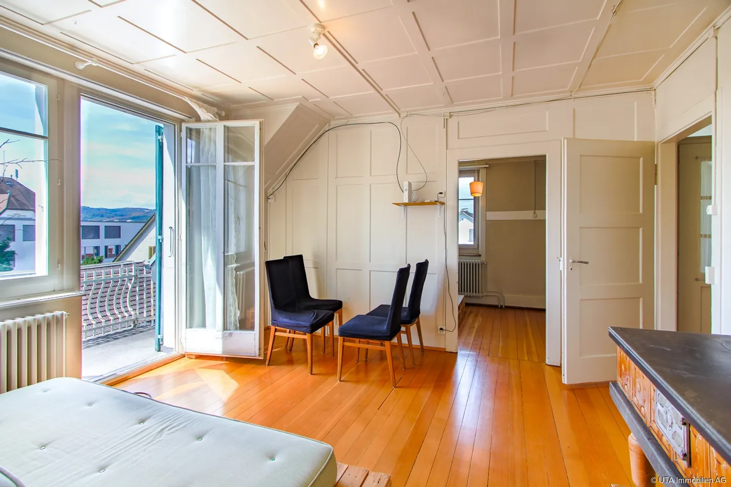 Two-family house in a central location with attractive conversion potential - Photo 12 of 13