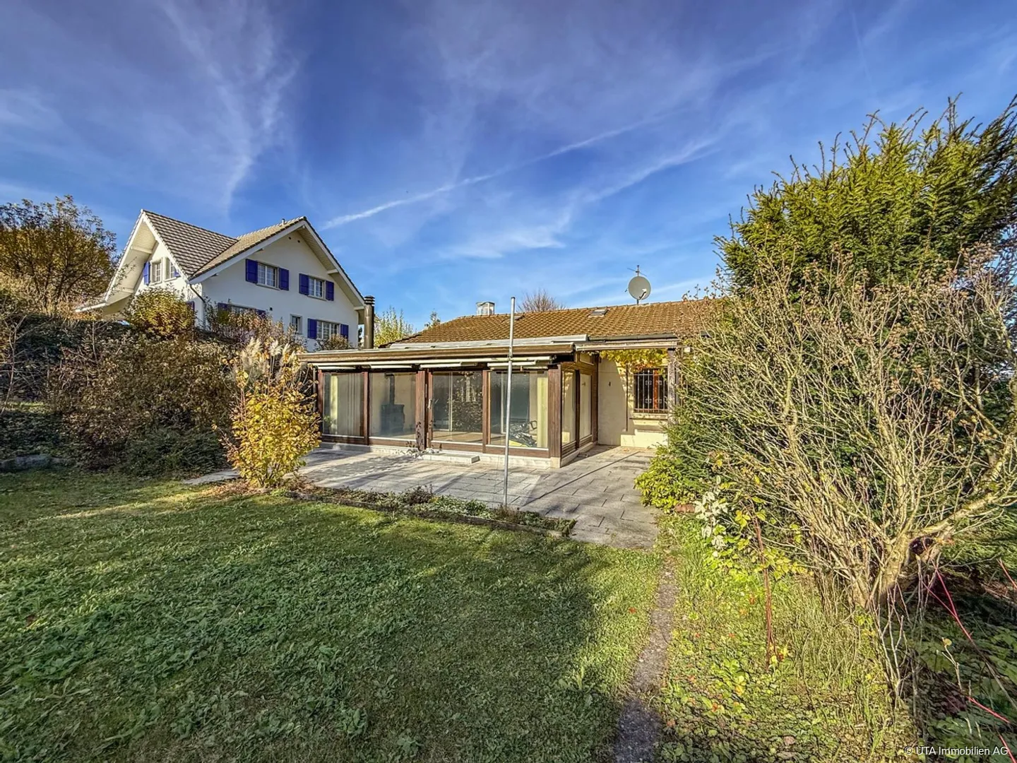 Detached single-family house with spacious garden - Photo 2 of 13