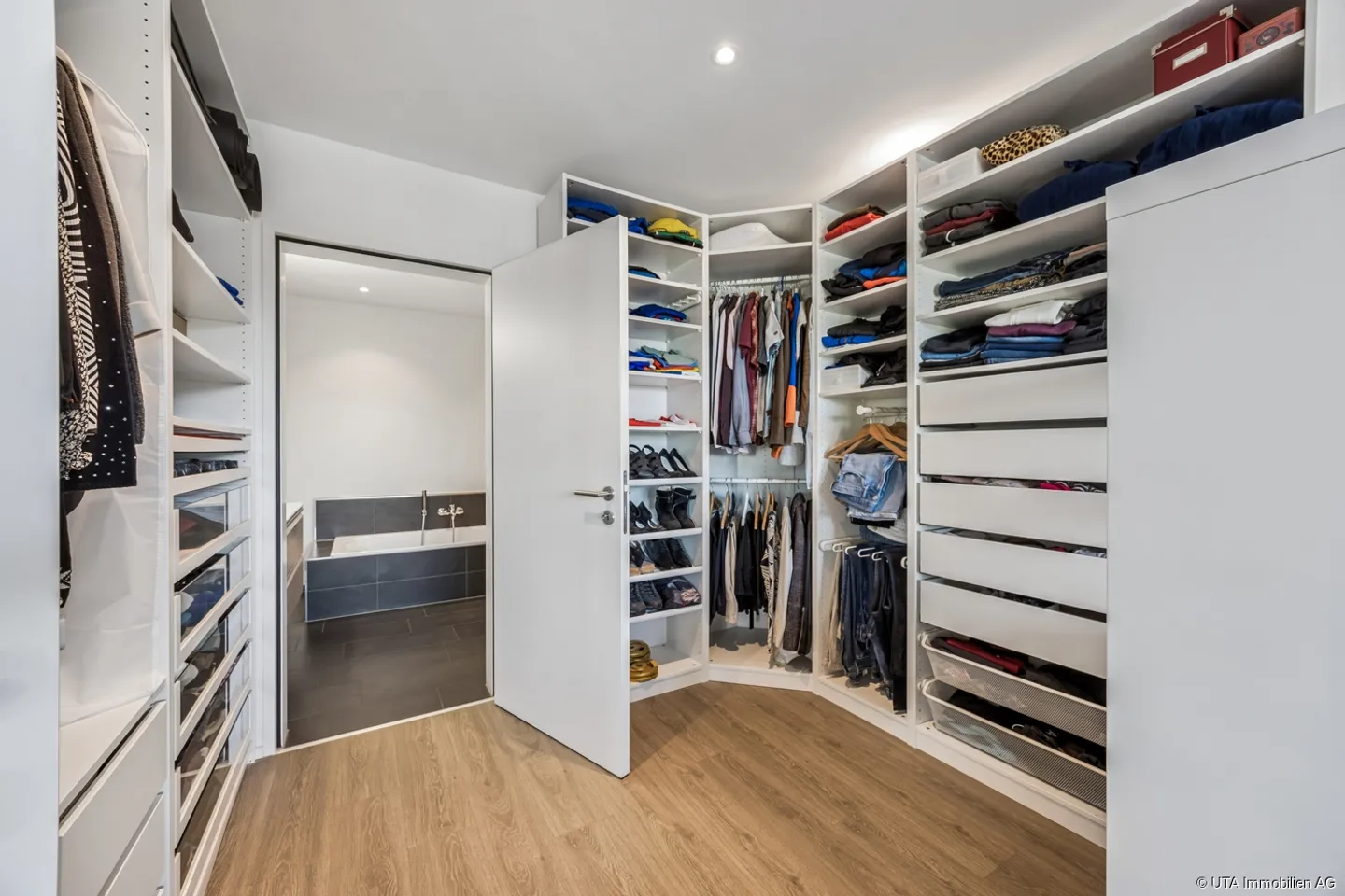 Superbe appartement en terrasse de 4,5 pièces dans un emplacement résidentiel élevé - Photo 13 sur 13