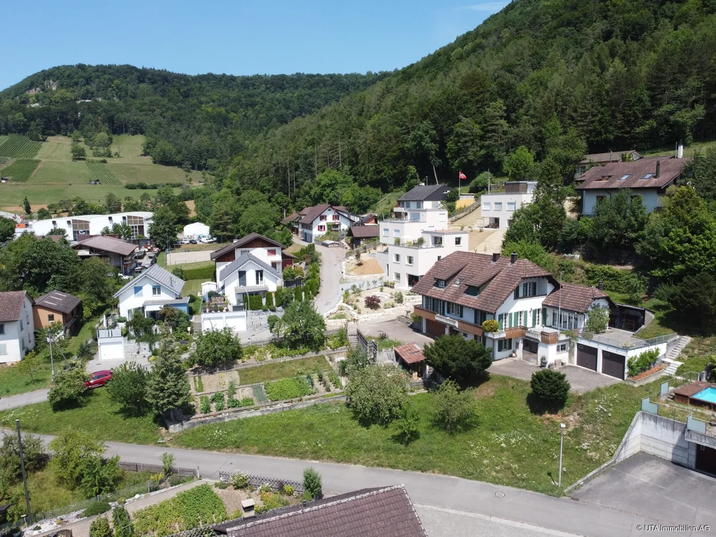 Bella casa unifamiliare di 7,5 stanze con terreno edificabile aggiuntivo - Foto 2 di 13