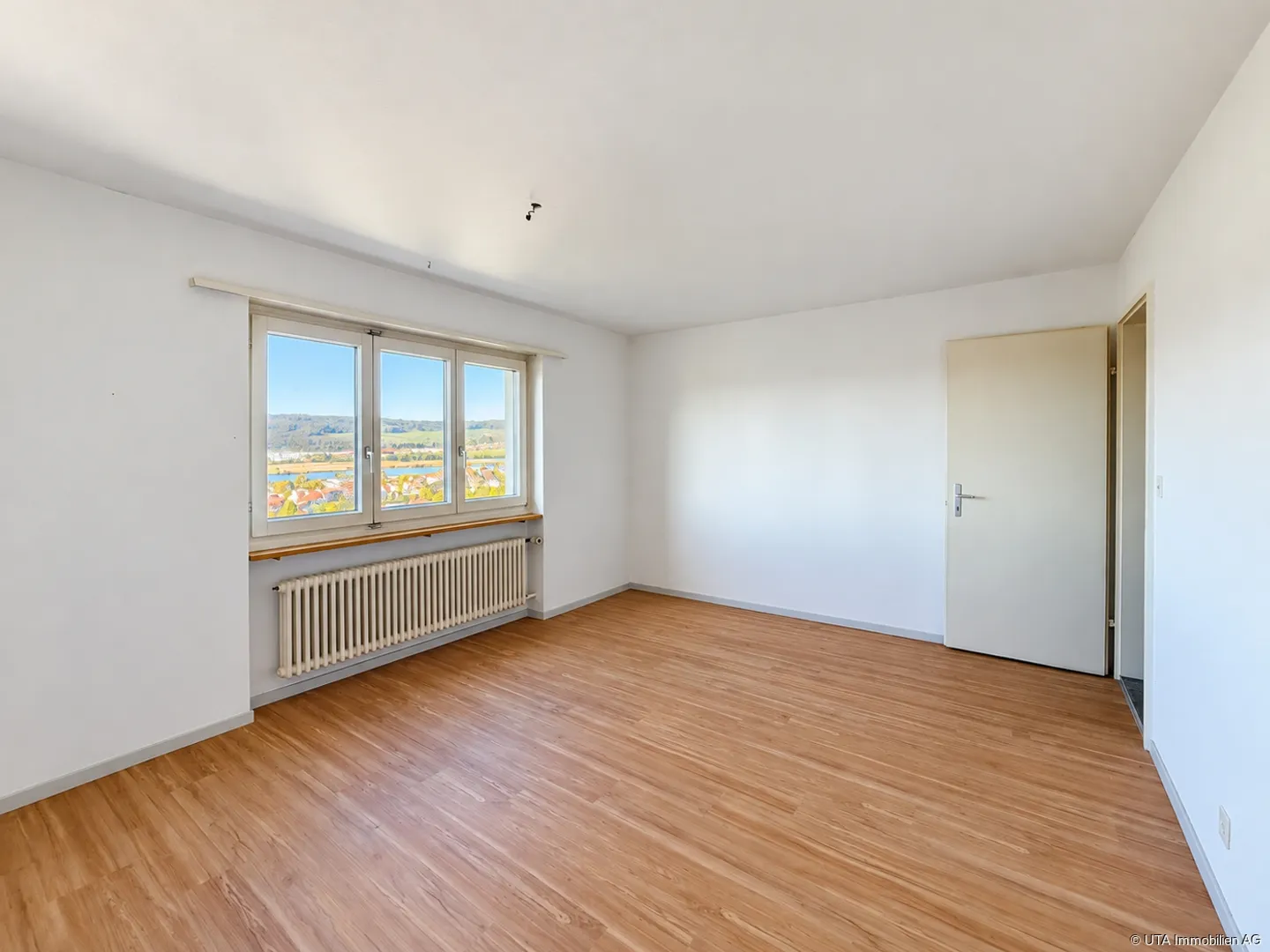 Einfamilienhaus mit traumhaftem Ausblick und Umbaupotential - Foto 6 di 13