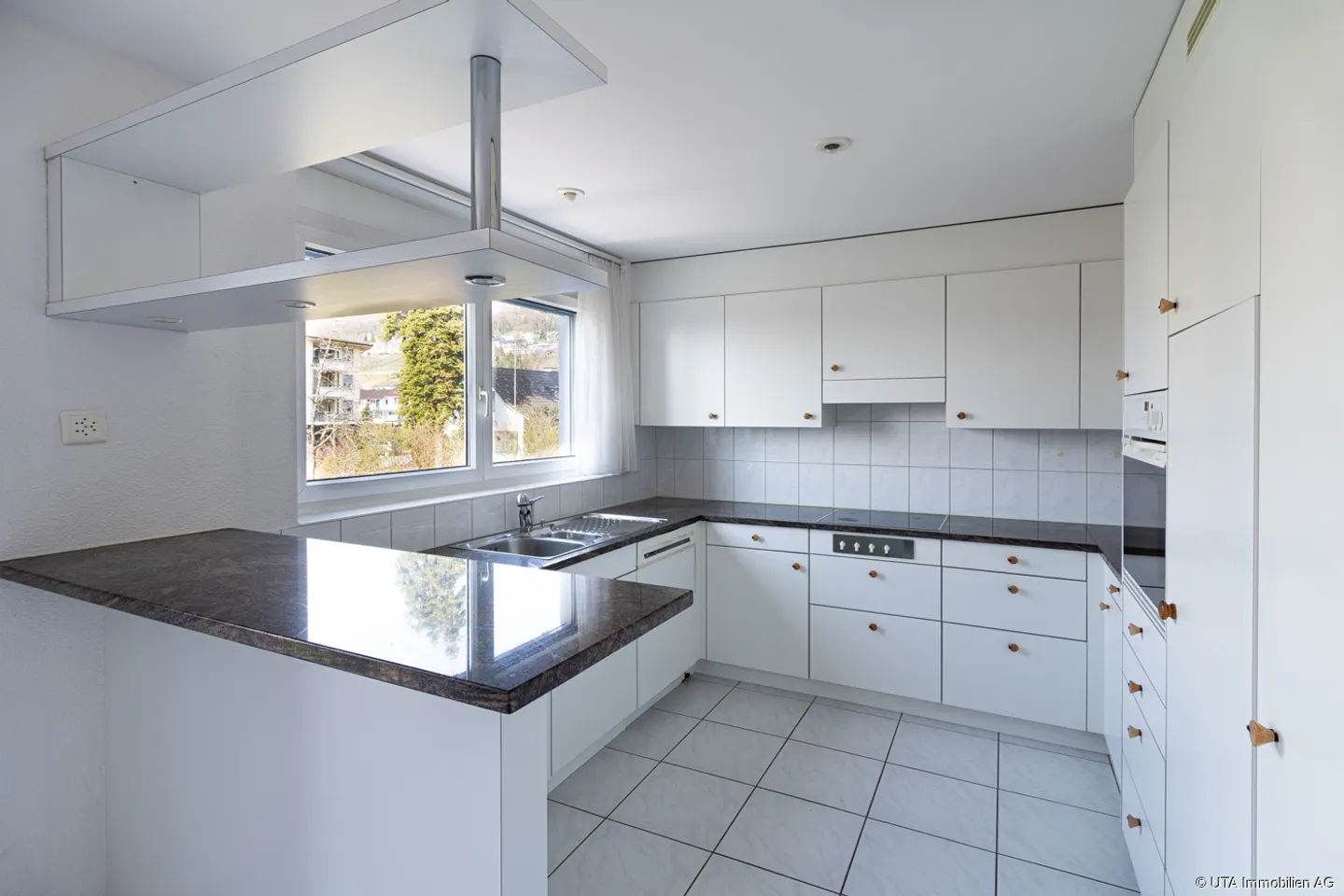 4-room apartment in a central residential location, also ideal as an investment - Photo 1 of 11