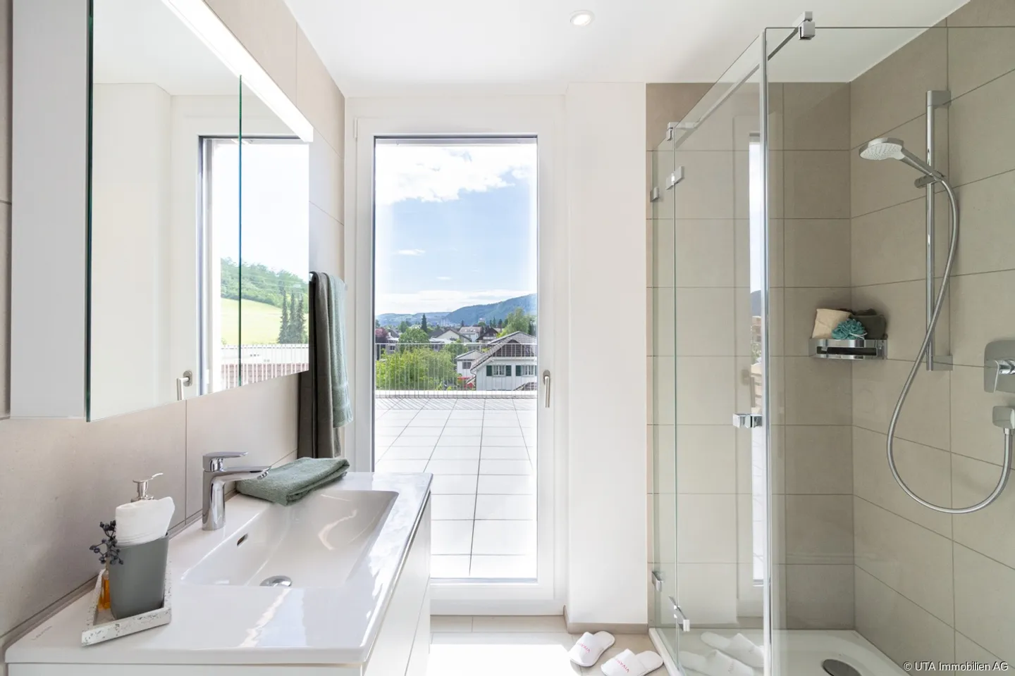 2.5-room new penthouse apartment with a dream terrace, ready to move in - Photo 7 of 12