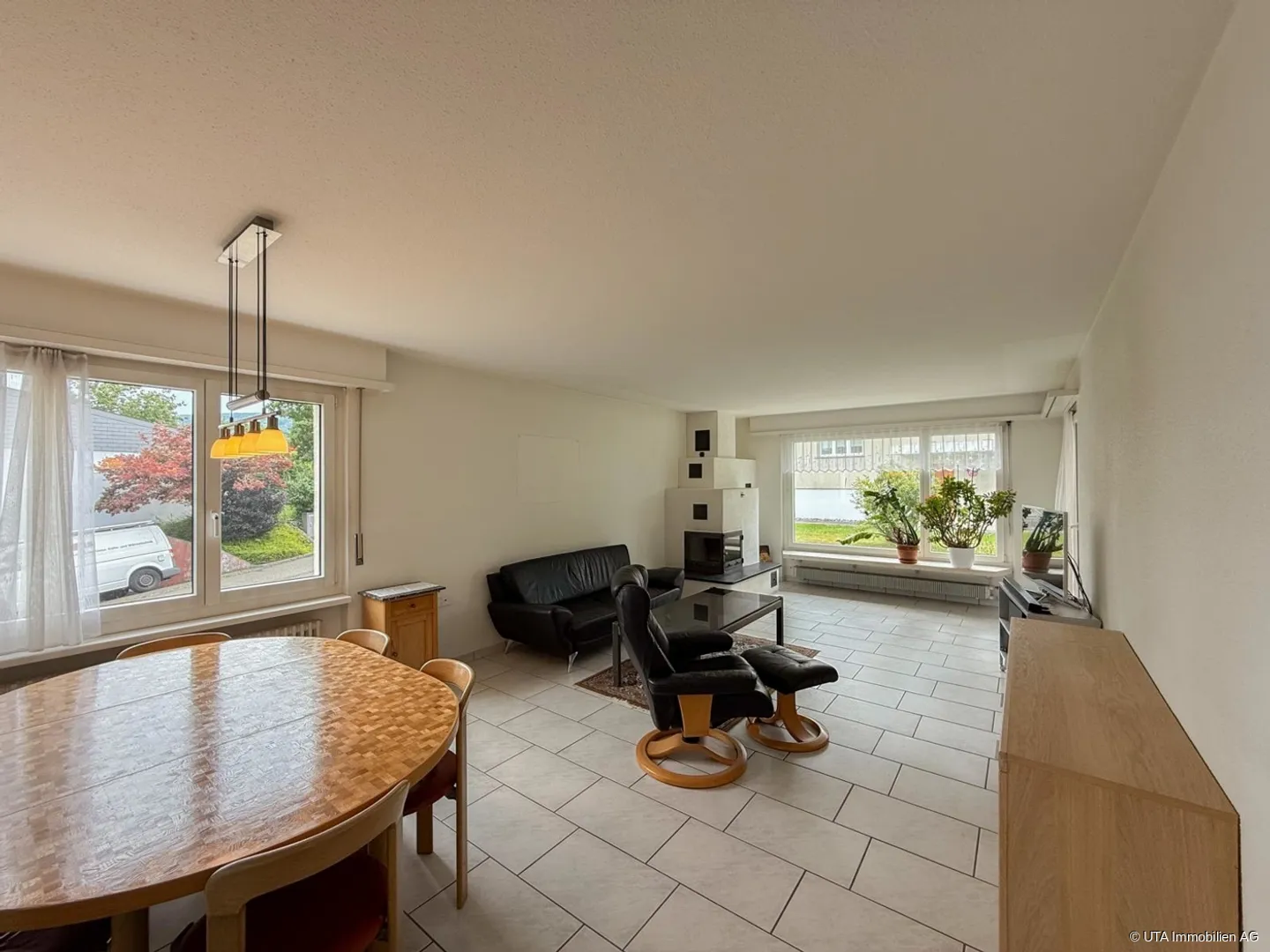Casa unifamiliare con grande giardino in un quartiere tranquillo - Foto 3 di 4