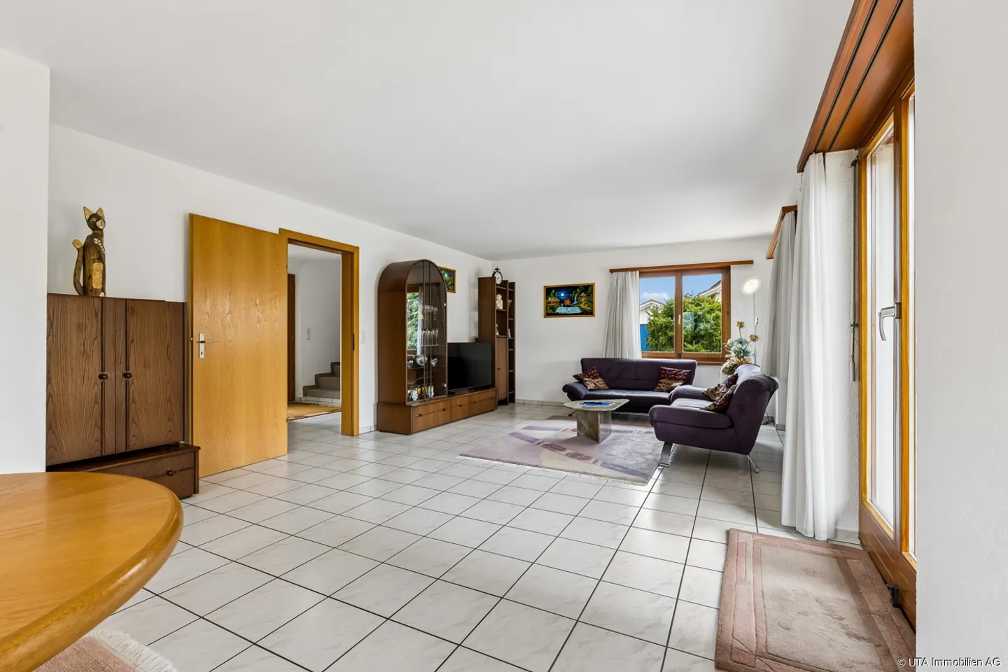 Well-maintained single-family house in a quiet neighborhood - Photo 7 of 13