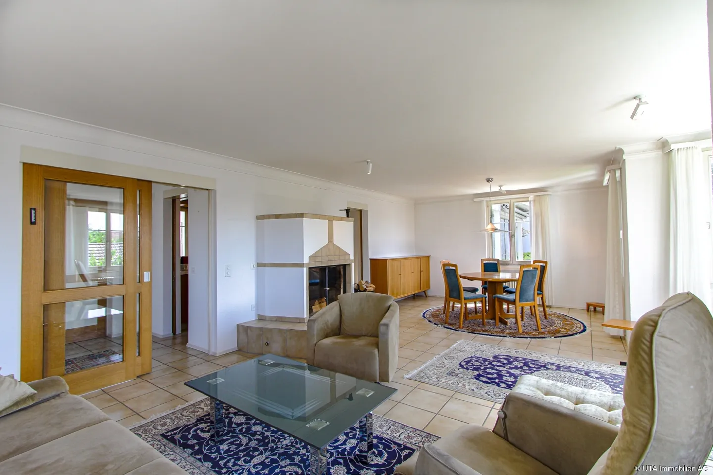 Two-family house in a central location with attractive conversion potential - Photo 5 of 13