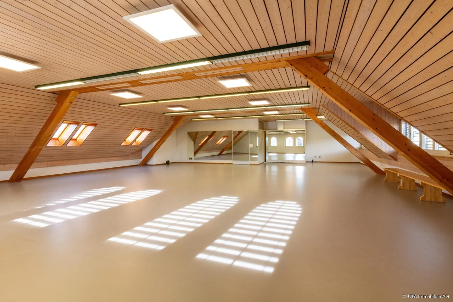 Büro- / Gewerberaum im Zentrum von Hausen - Foto 1 von 10