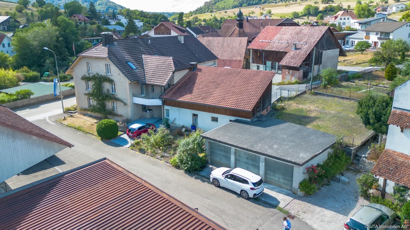 Charmantes Zweifamilienhaus - Foto 1 von 13