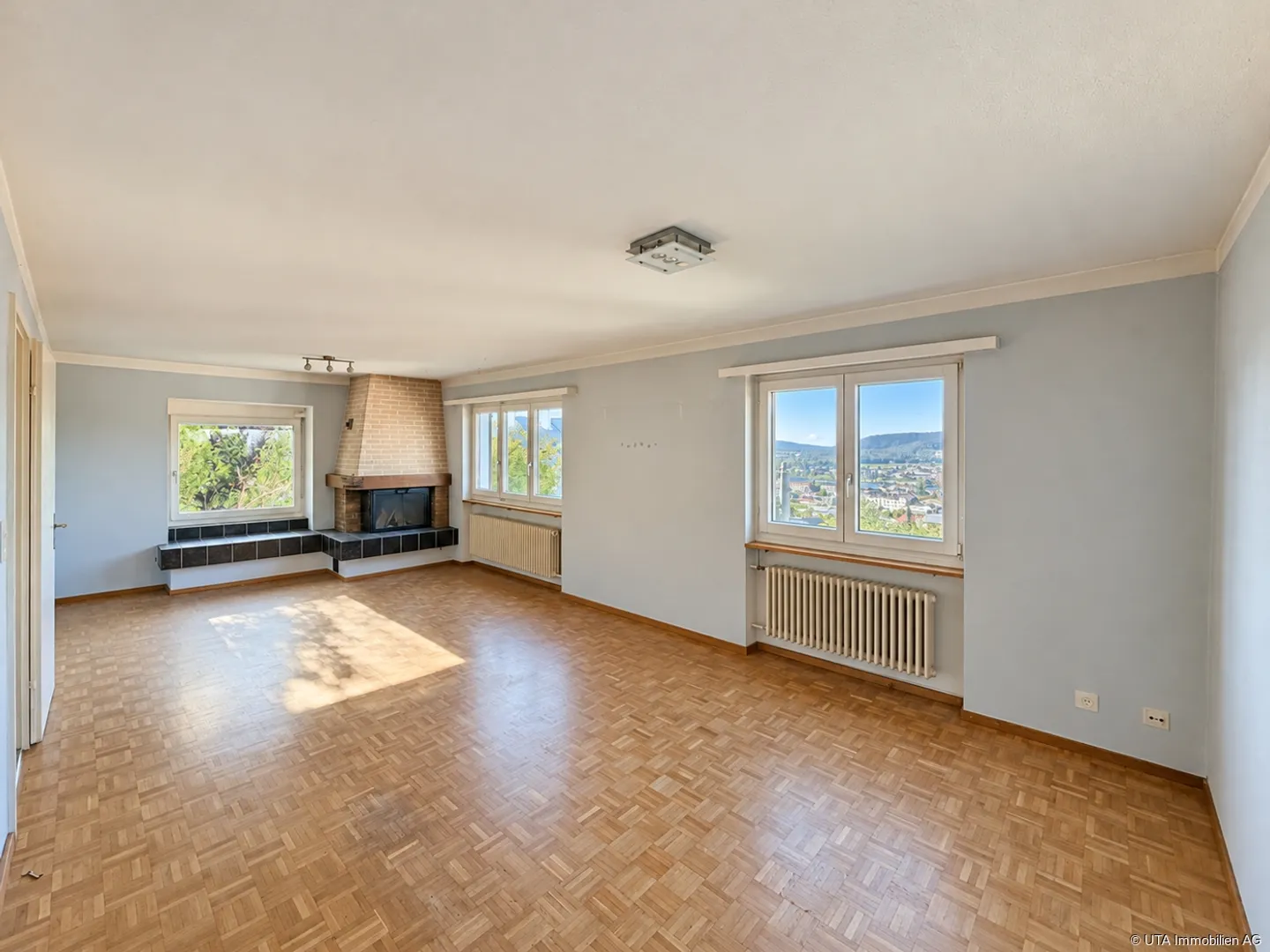Einfamilienhaus mit traumhaftem Ausblick und Umbaupotential - Foto 2 di 13