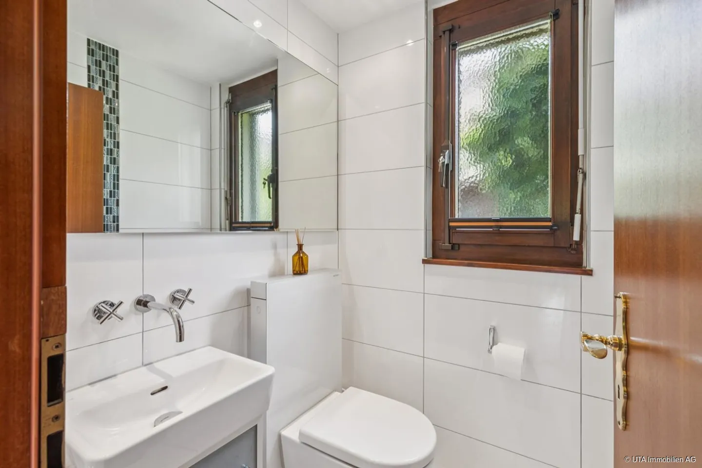 Casa a schiera angolare adatta alle famiglie con giardino mediterraneo - Foto 7 di 13