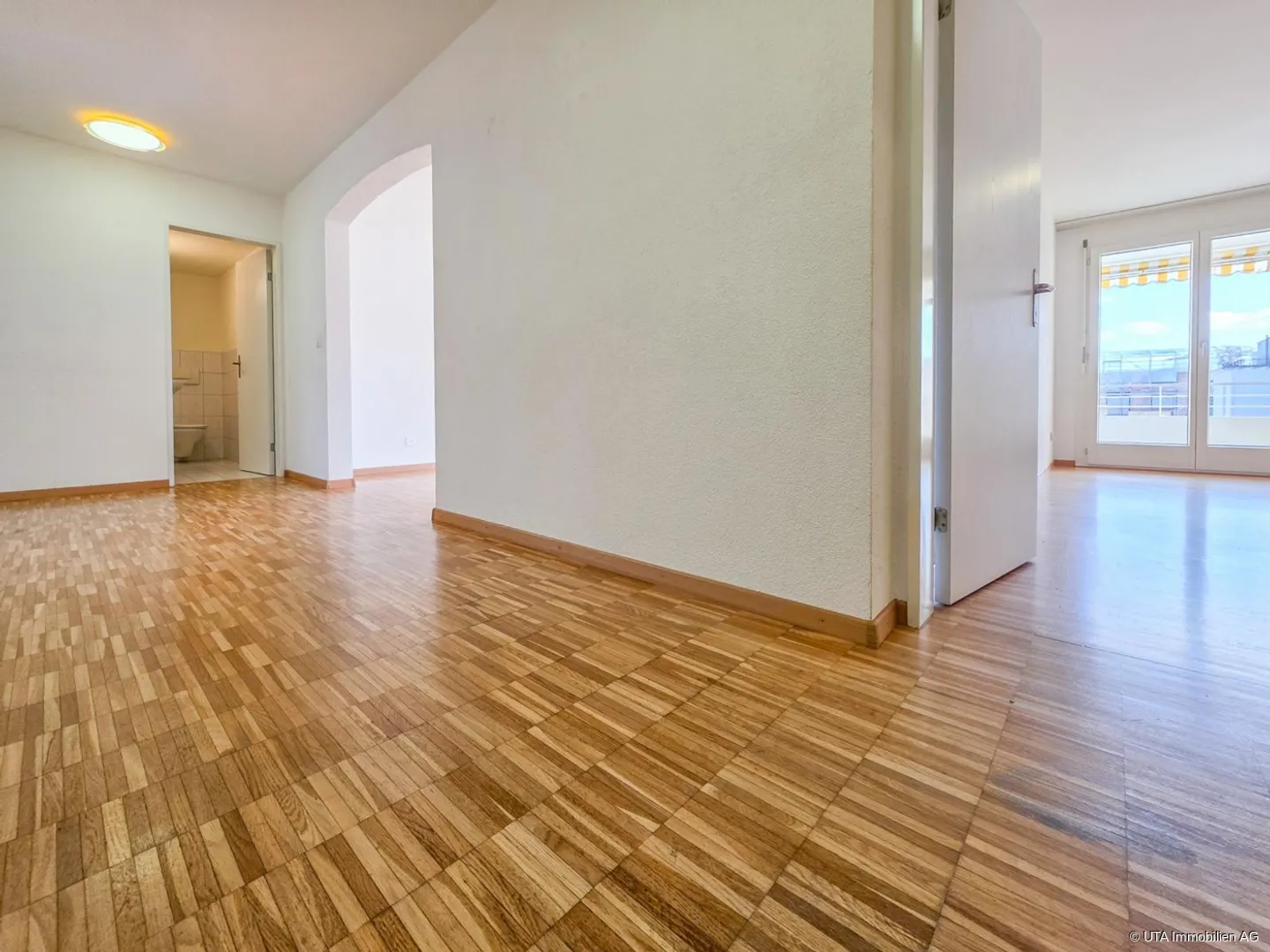 Comfortable 4.5 room apartment with sunny balcony - centrally located - Photo 5 of 13