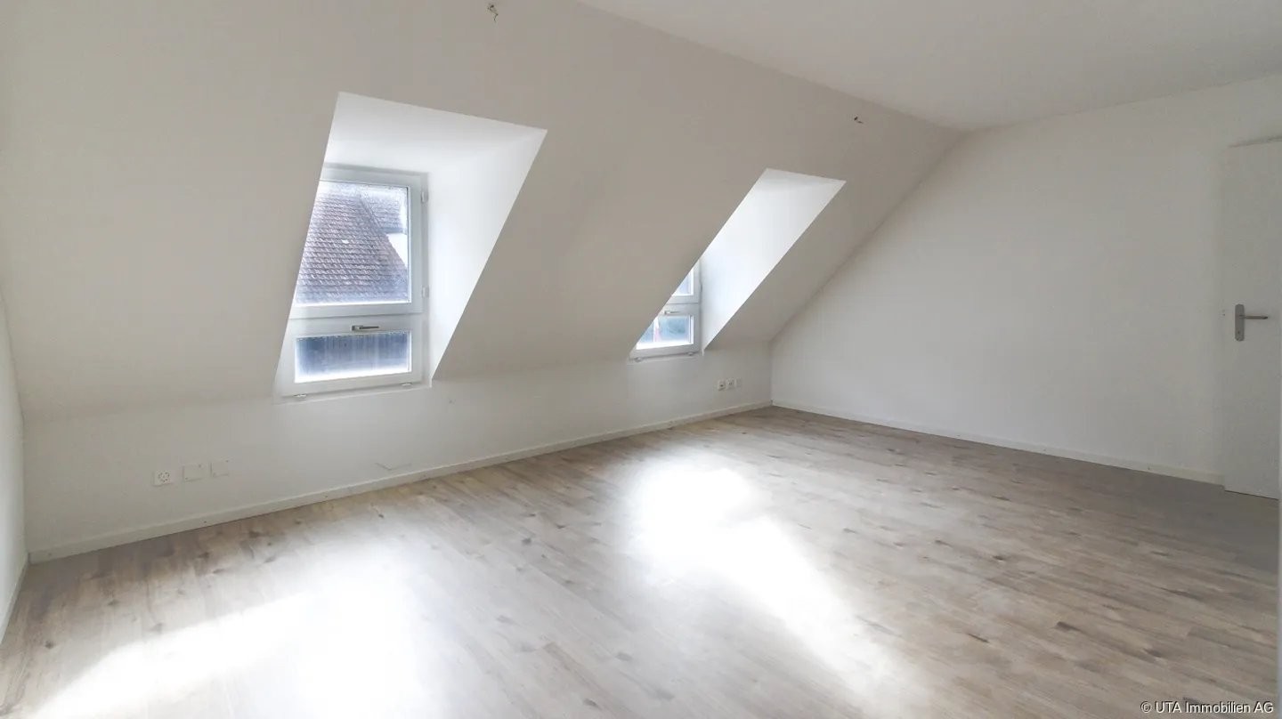 Maison de ville avec beaucoup d'espace dans un emplacement résidentiel central - Photo 8 sur 13