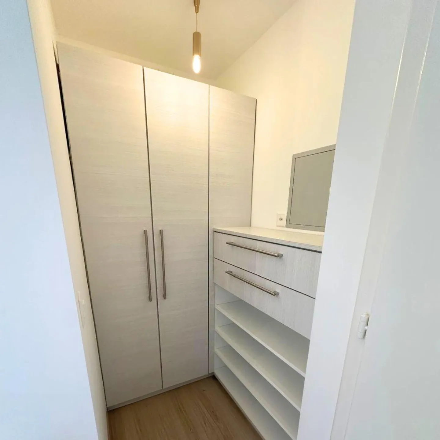 For rent - Fully renovated 3.5 room apartment in the city center - Photo 3 of 6