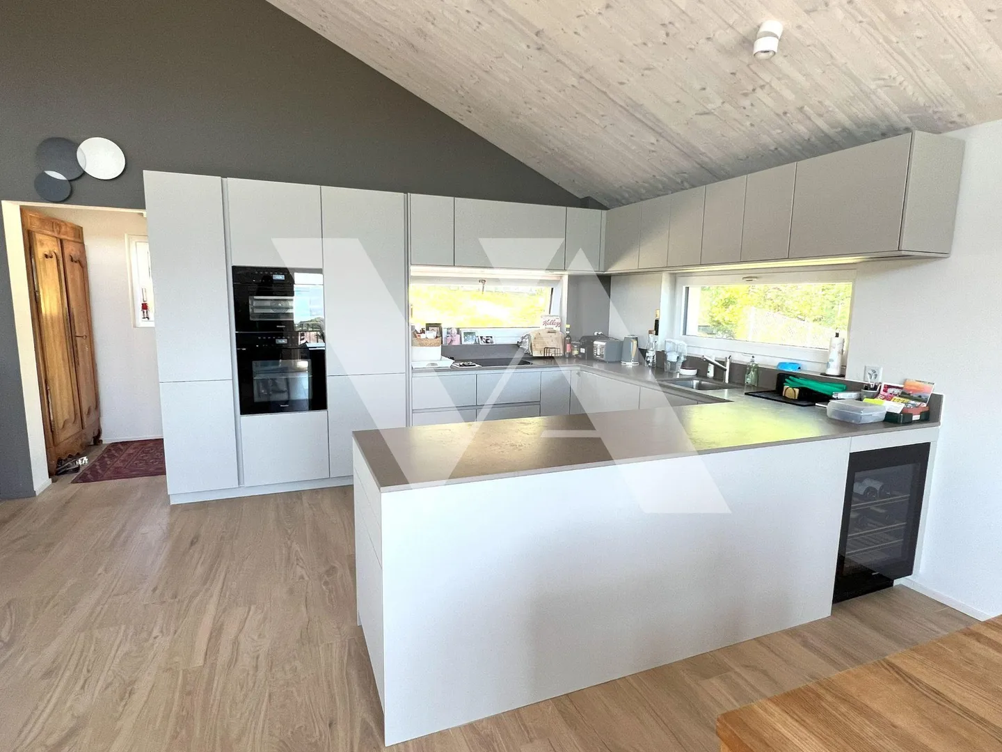 In vendita - Villa contemporanea con vista panoramica sul lago e le Alpi - Foto 6 di 12