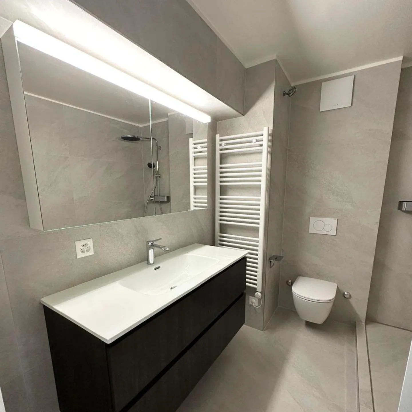 For rent - Fully renovated 3.5 room apartment in the city center - Photo 5 of 6