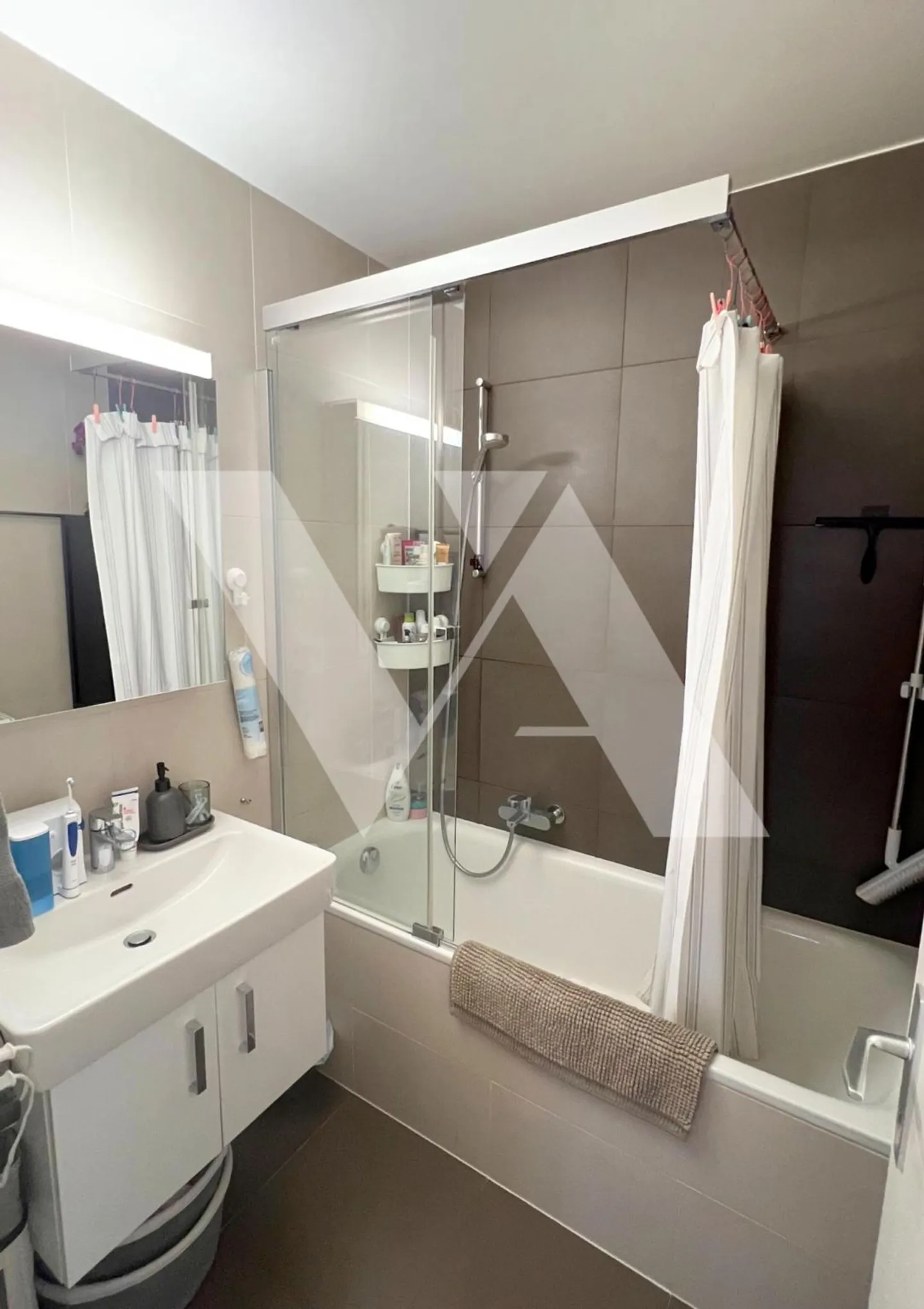 Zu vermieten - 3-Zimmer-Wohnung mit Terrassen im Herzen von Gland - Foto 6 von 8