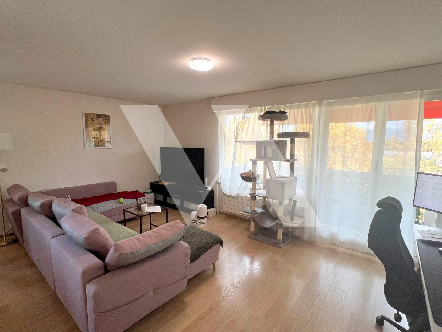 Zu vermieten - 3-Zimmer-Wohnung mit Terrassen im Herzen von Gland - Foto 2 von 8