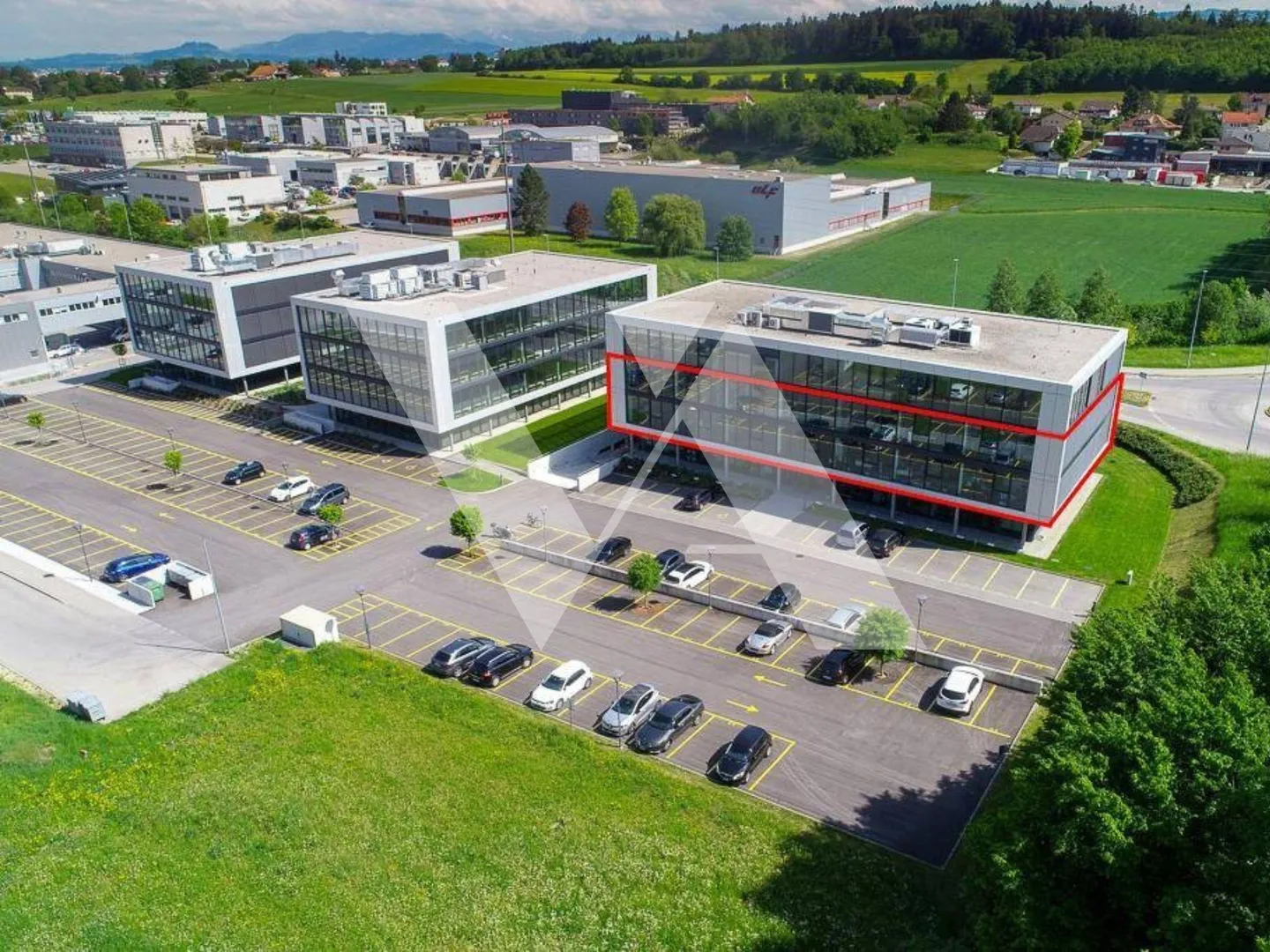 In vendita - Edificio commerciale locato al 100% - Foto 1 di 7