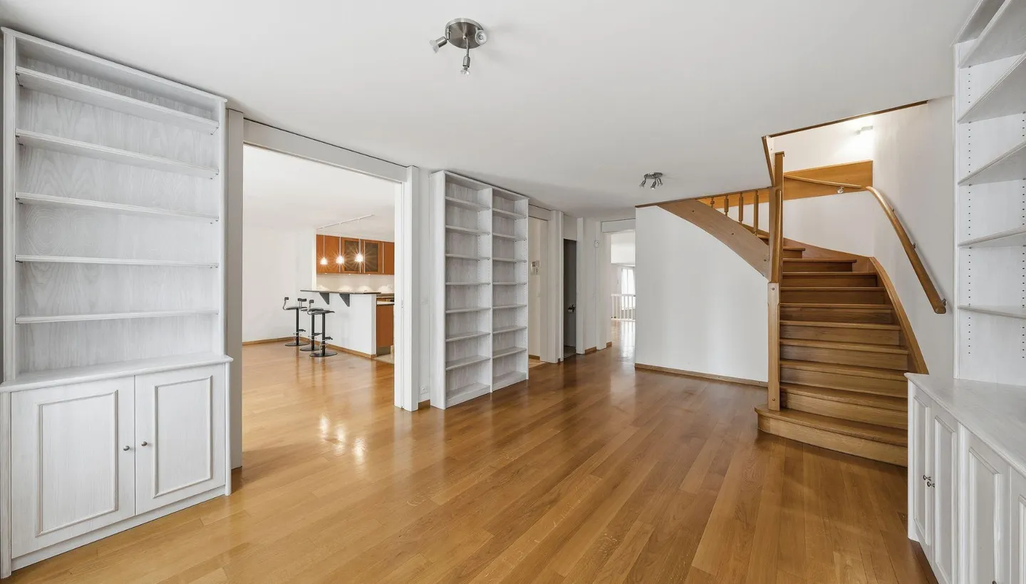 For rent - 8.5 room house in the heart of the Rive district - Photo 7 of 12