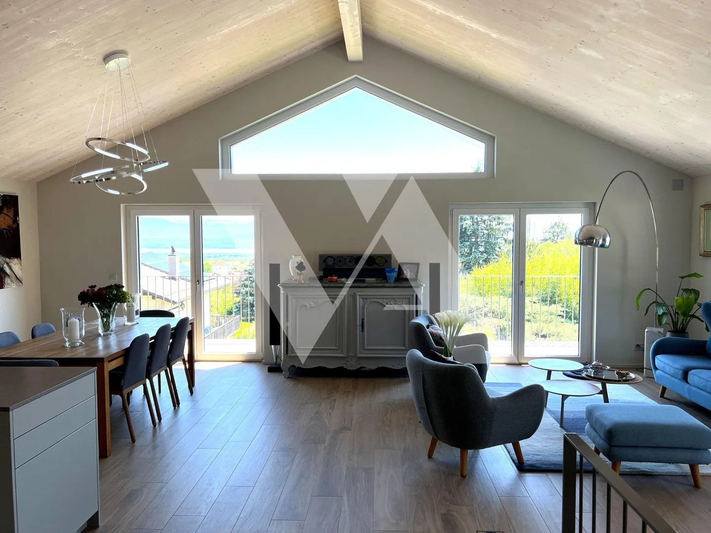 In vendita - Villa contemporanea con vista panoramica sul lago e le Alpi - Foto 4 di 12