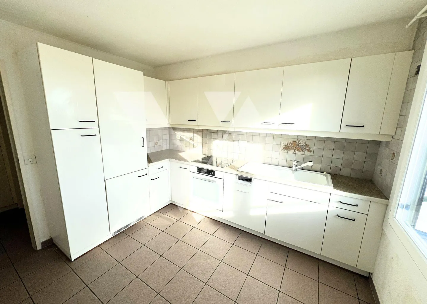 In vendita - Appartamento di 2 stanze nel cuore del villaggio, con vista sul lago - Foto 3 di 7