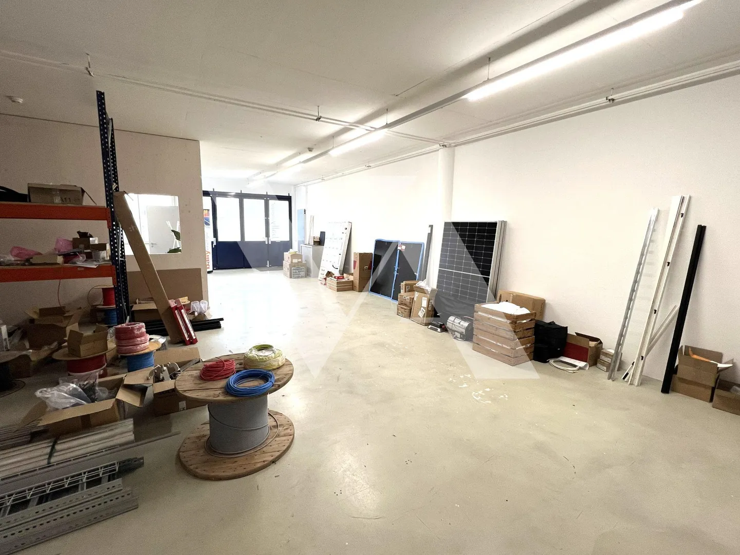 Zu vermieten - Werkstatt mit Büro in der Nähe der Innenstadt und der Autobahn - Foto 3 von 7