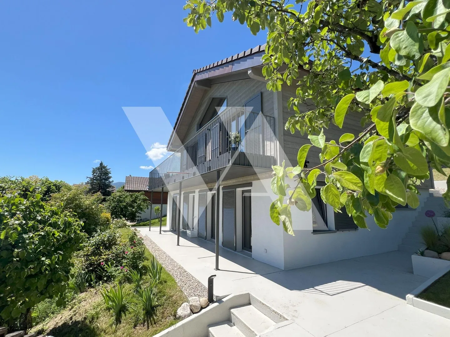 In vendita - Villa contemporanea con vista panoramica sul lago e le Alpi - Foto 2 di 12