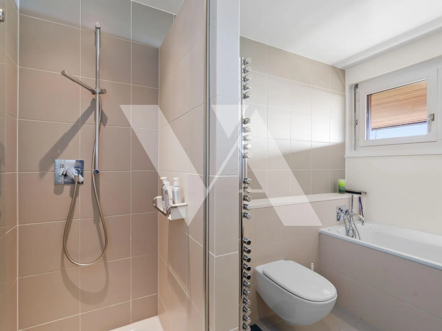 Proprietà di eccezione con vista mozzafiato sul lago e sulle Alpi - Foto 8 di 13