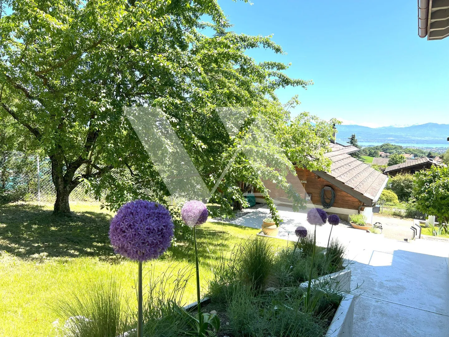 In vendita - Villa contemporanea con vista panoramica sul lago e le Alpi - Foto 11 di 12