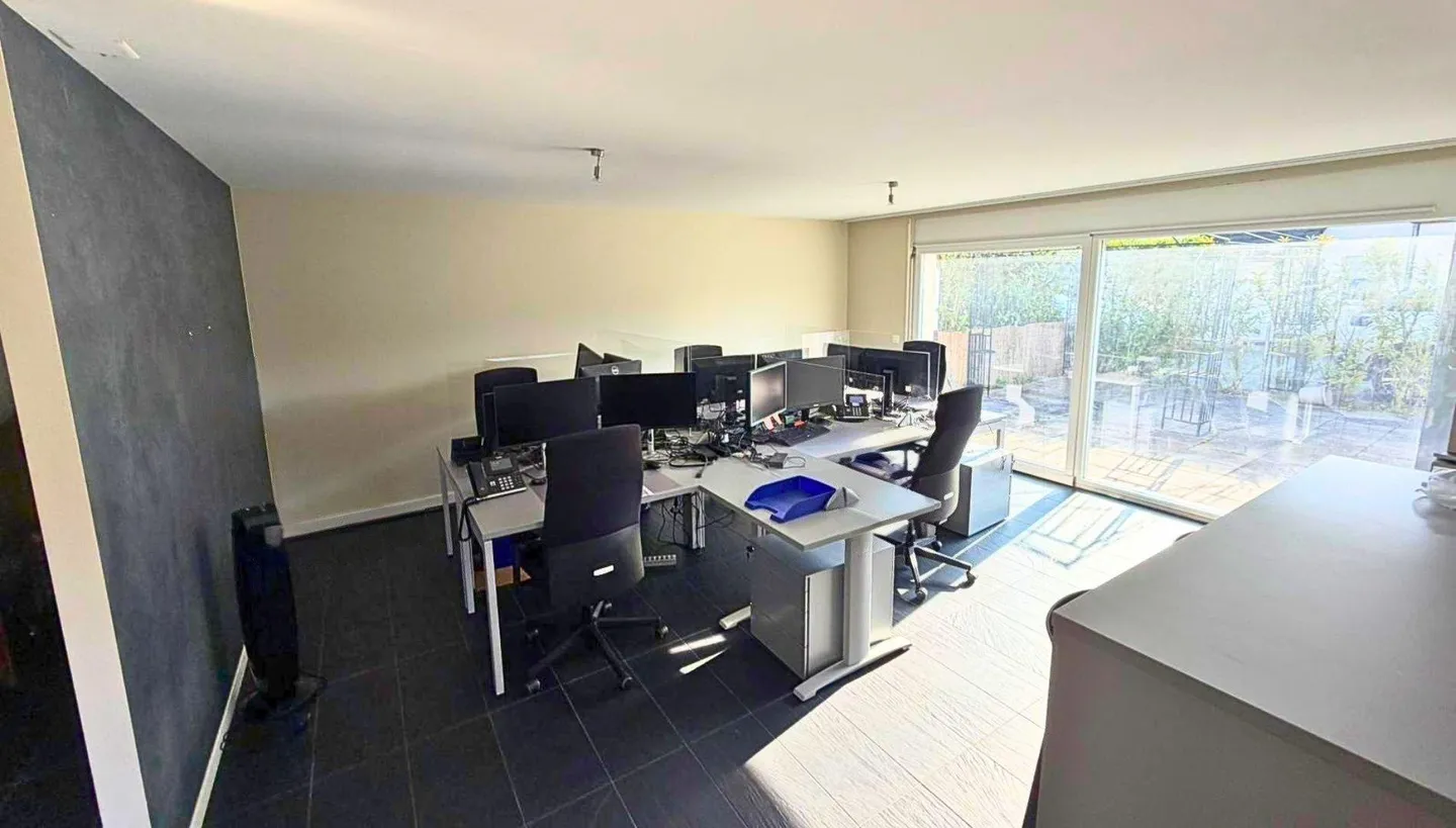 For rent - Duplex office space in Perroy - Photo 1 of 7